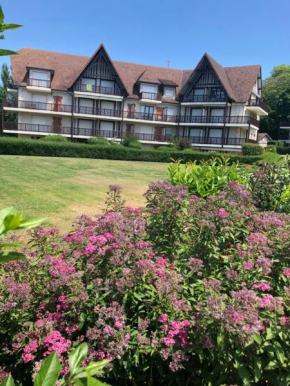 Rez de jardin au calme sur les hauteurs de Trouville Le Petit Nid